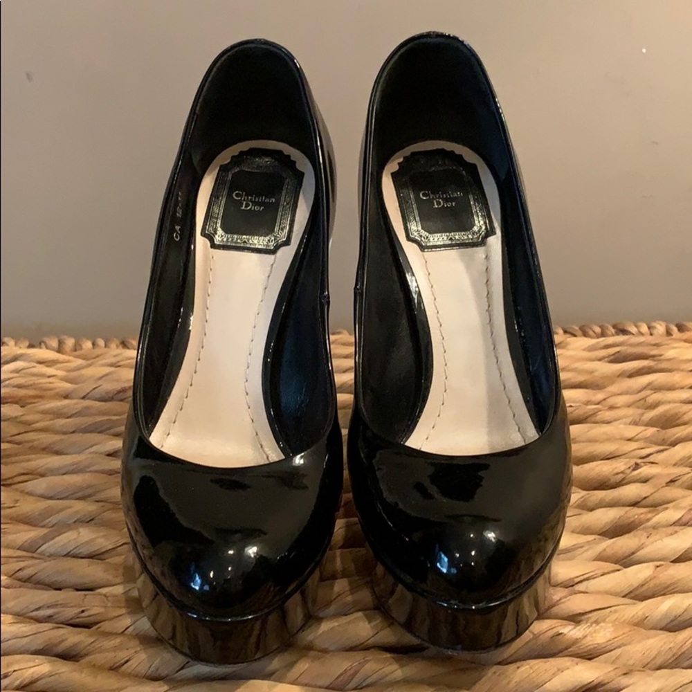 Beautiful Authentic Black Patent Dior pumps